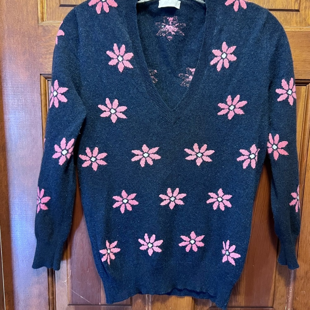 John Laing Floral V-Neck Cashmere sweater, Navy and Pink, Made in Scotland